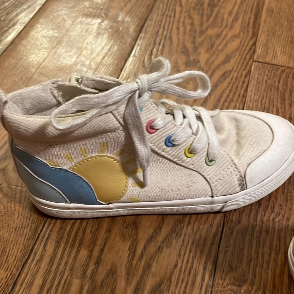 EUC Girls High Top Sneakers